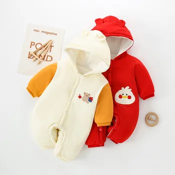Топли и удобни детски дрехи, боди, едно парче гащеризон за новородени, чанти плюшено мече с шапка